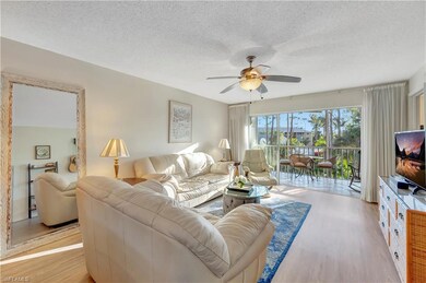 Living room area, view towards lanai, View 3