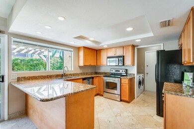 LIGHT & BRIGHT KITCHEN