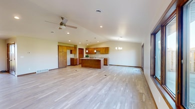 804 W Plum Ave, Mitchell, SD 57301 - photo 4