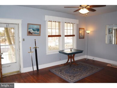 614 Maddock St, Crum Lynne, PA 19022 - photo 3