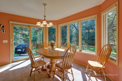 05 Dining Area