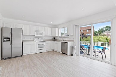 703 Brook Manor Ct, Lake Saint Louis, MO 63367 - photo 4