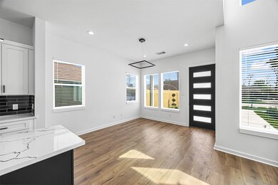 2105 Melbourne St unit A, Houston, TX 77026 - photo 5