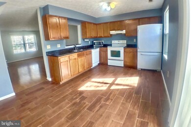 18654 Winding Creek Place, Germantown, MD 20874 - photo 6