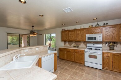 008_Kitchen