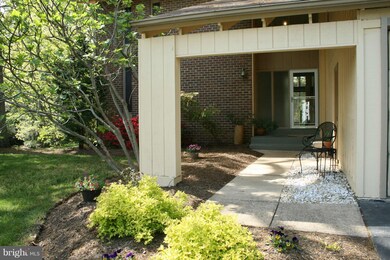 10520 Acacia Ln, Fairfax, VA 22032 - photo 2