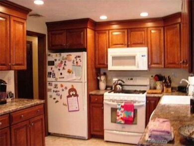 10 Blossom Dr, Billerica, MA 01821 - photo 3