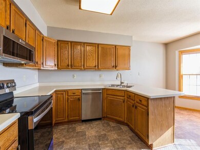 2510 Camelot Ave NW, Cedar Rapids, IA 52405 - photo 7