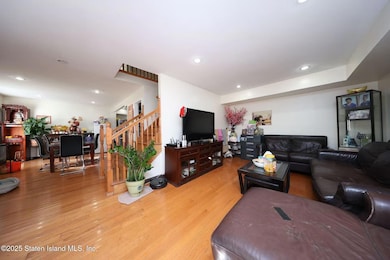 215 Pierce St, Staten Island, NY 10304 - photo 7
