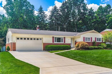 Welcome to 867 Kendale Road S