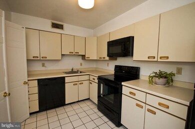 2901 Fallstaff Rd unit 307, Baltimore, MD 21209 - photo 2