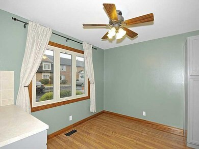 8519 Canterbury Square W, Indianapolis, IN 46260 - photo 3