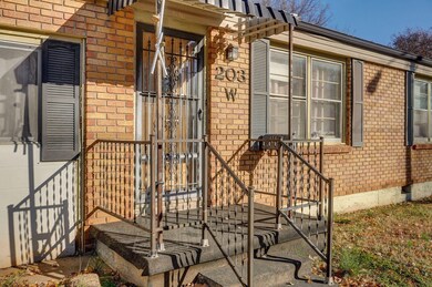 203 W Whiteside St-4