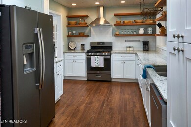 1200 W 6th North St (52)