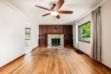 L_381_Rosslyn_Ave018