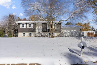 3705 Colonial Dr, Valparaiso, IN 46383 - photo 2