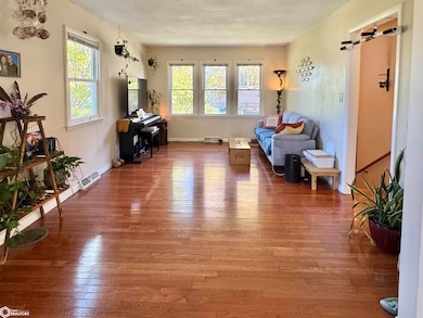 906 N 9th St, Fairfield, IA 52556 - photo 7