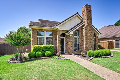 725 Paul Dr, Hurst, TX 76054 - photo 2