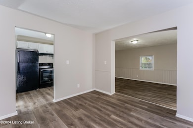 8903 Willowcreek Dr, Louisville, KY 40219 - photo 5