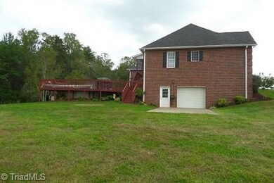 362 Mountain Shadows Dr, Purlear, NC 28665 - photo 7