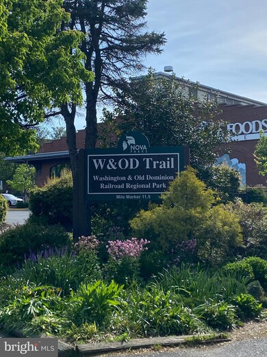 210 Whispering Wind Ct SE, Vienna, VA 22180 - photo 6