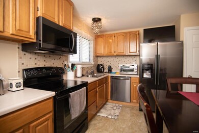 Kitchen offers plenty of cabinets!!!