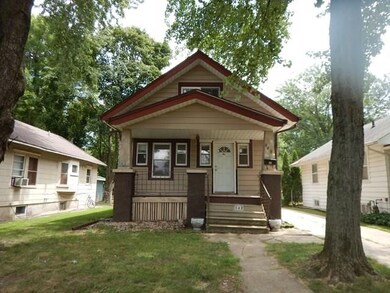 848 Daniels St NE, Cedar Rapids, IA 52402 - photo 2