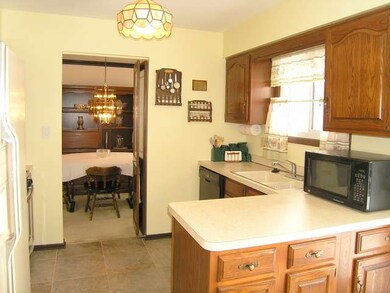 738 Devonshire Ln, Wheaton, IL 60189 - photo 3