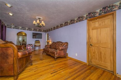 2520 E Grand Ave, Des Moines, IA 50317 - photo 4