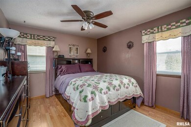 2230 W 55th St, Davenport, IA 52806 - photo 4
