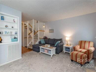 14 Hollybrook Dr, Asheville, NC 28803 - photo 7