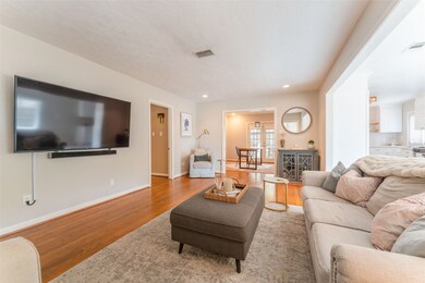 1087 Lamonte Ln, Houston, TX 77018 - photo 4