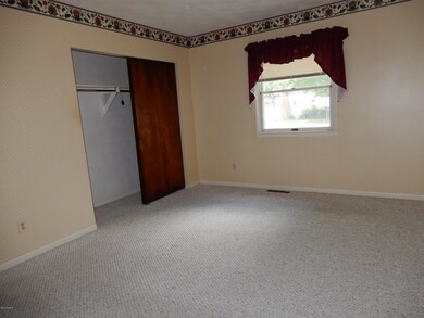 403 S Woodhams bedroom
