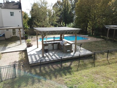 Pool/Outdoor kitchen