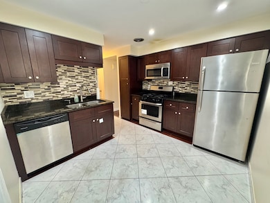Remodeled kitchen w granite counters & SS applianc