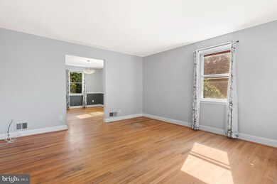 8619 Rock Oak Rd, Parkville, MD 21234 - photo 5