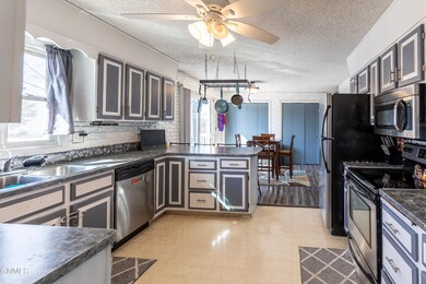 2613 9th Ave NW-14