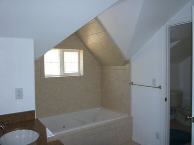 105 HICKORY BATHROOM