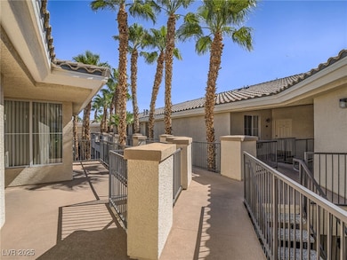 7111 S Durango Dr unit 305, Las Vegas, NV 89113 - photo 2