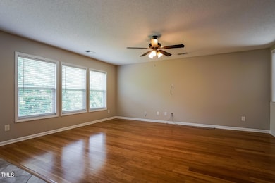 005-photo-living-room-14484466