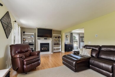 005-Living_Room-3228410-large