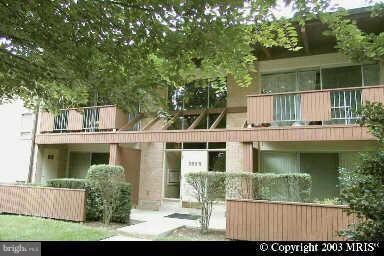 7829 Enola St unit 203, McLean, VA 22102 - photo 2