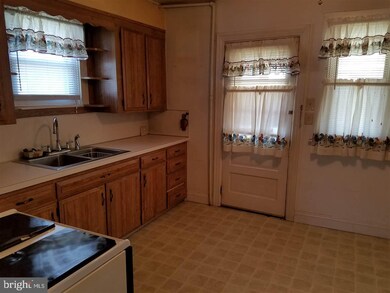122 S 5th St, Lemoyne, PA 17043 - photo 6