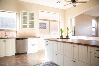 Kitchen island (1)