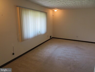 6033 Mustang Dr, Riverdale, MD 20737 - photo 6