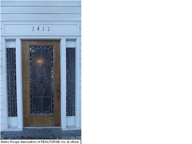 Beautiful Leaded Glass Door Greets Visitors to Hom