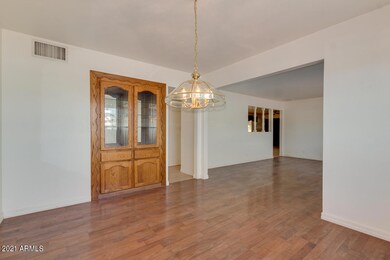 LIVING ROOM / FORMAL DINING