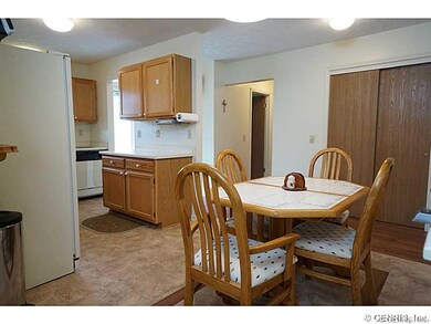 Kitchen. NICE SIZE KITCHEN WITH EAT-IN AREA