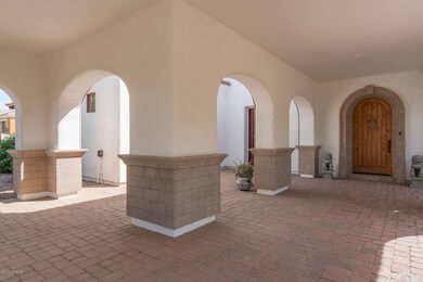 HUGE Front Patio Entry