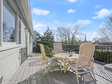 17 Wampus Ln- Front Deck 2